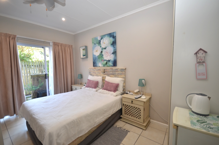 To Let 5 Bedroom Property for Rent in Kidds Beach Eastern Cape